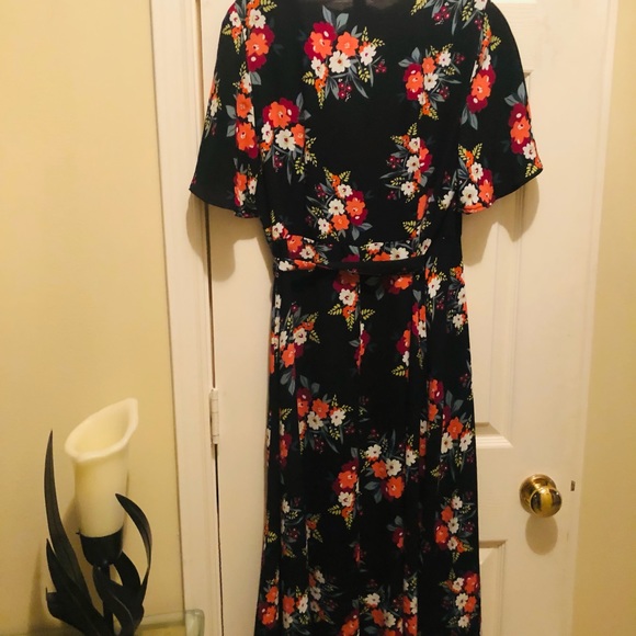 Forever21 Contemporary Floral Dress - Picture 4 of 6